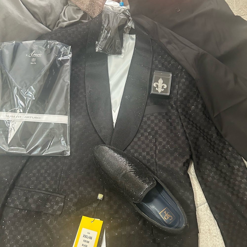 Elegant Black Tuxedo with Quilted Design and Shawl Lapel For Sale!